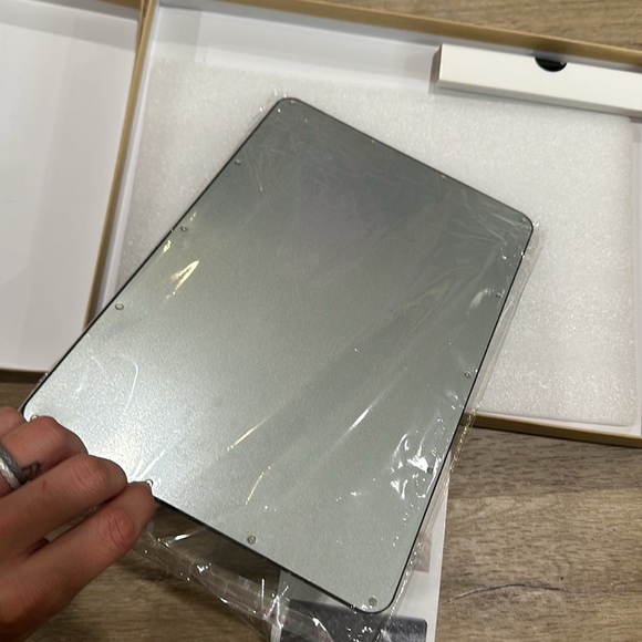 NWT Bluetooth keyboard with backlight. Works with 3 systems - Picture 2 of 4